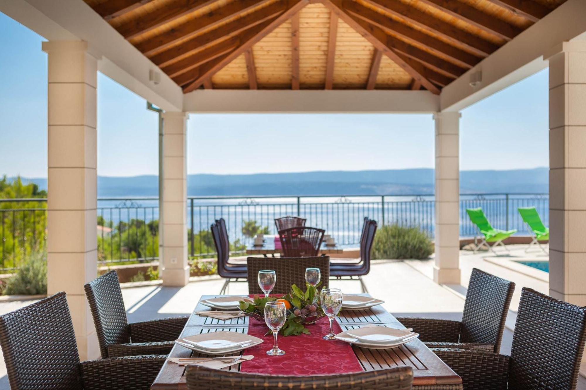 Beachfront Apartments Lara 오미스 외부 사진