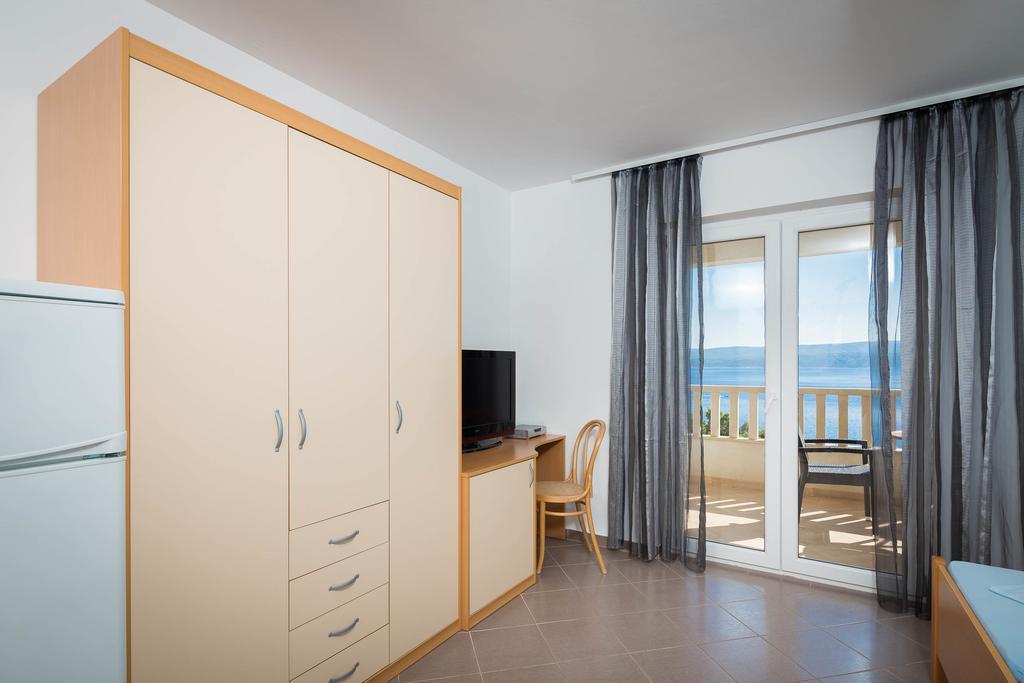 Beachfront Apartments Lara 오미스 외부 사진