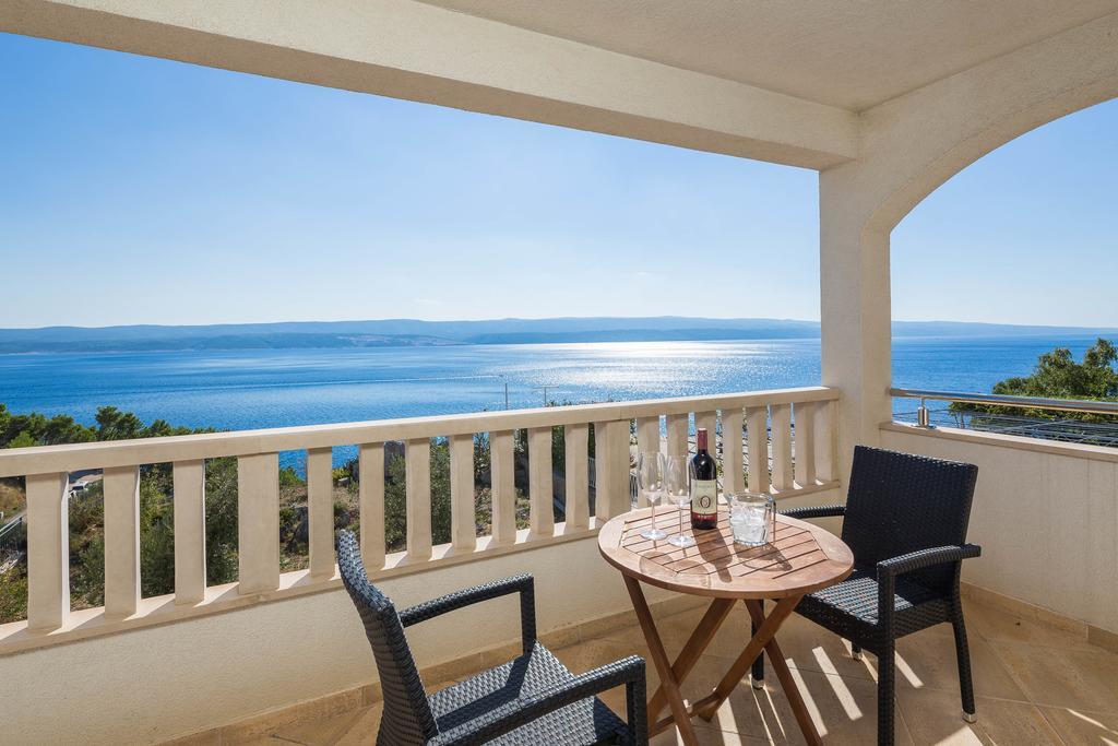 Beachfront Apartments Lara 오미스 외부 사진