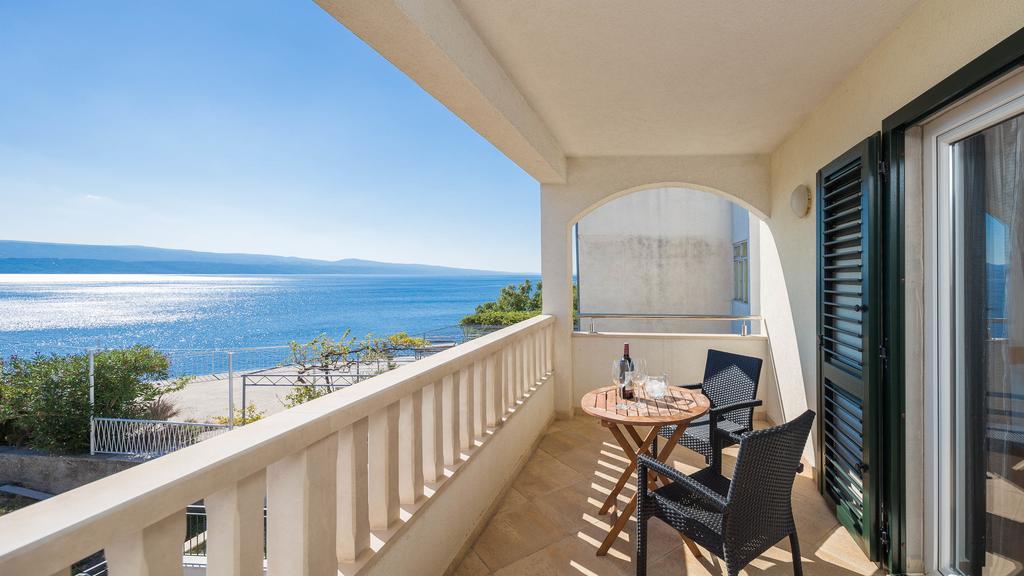 Beachfront Apartments Lara 오미스 외부 사진