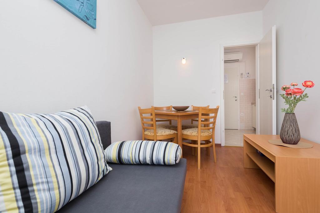 Beachfront Apartments Lara 오미스 외부 사진