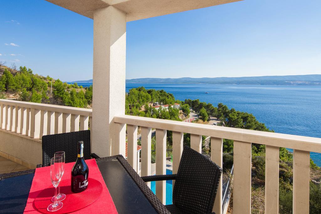 Beachfront Apartments Lara 오미스 외부 사진