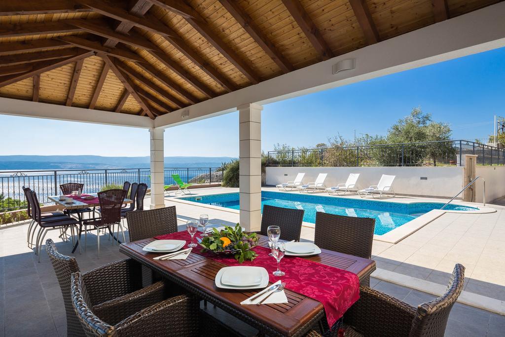 Beachfront Apartments Lara 오미스 외부 사진