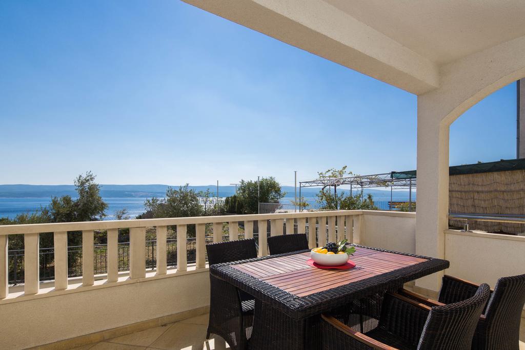 Beachfront Apartments Lara 오미스 외부 사진