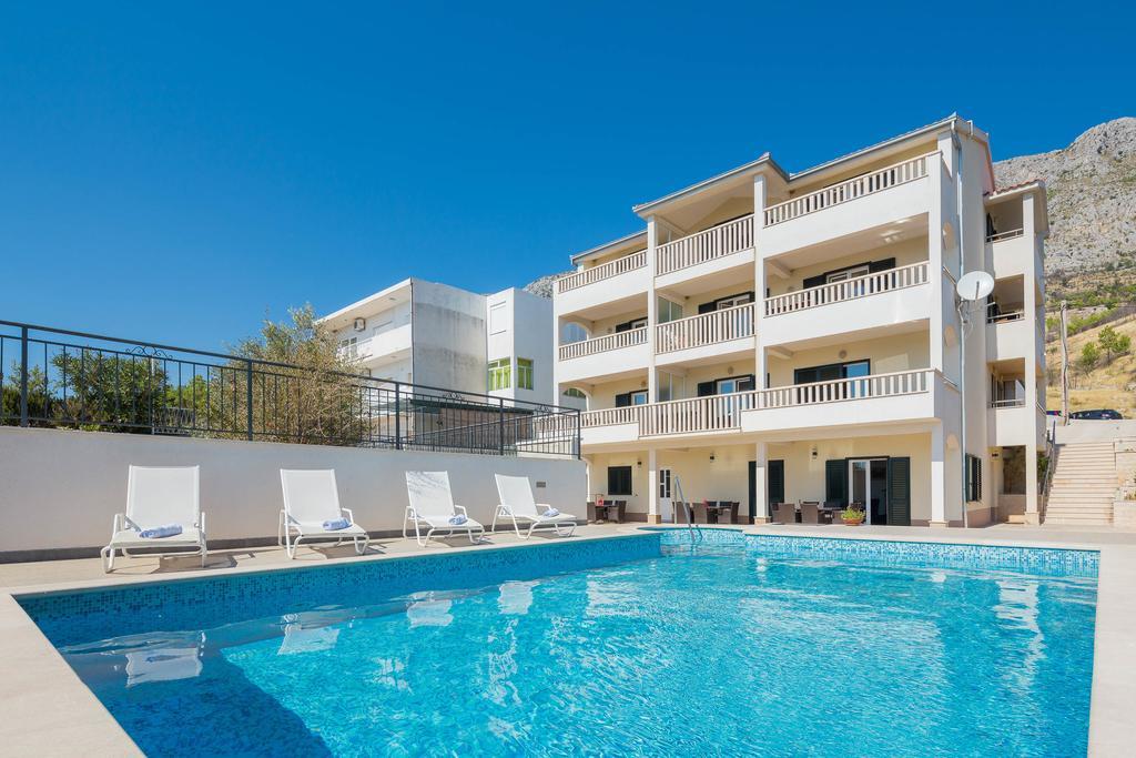 Beachfront Apartments Lara 오미스 외부 사진