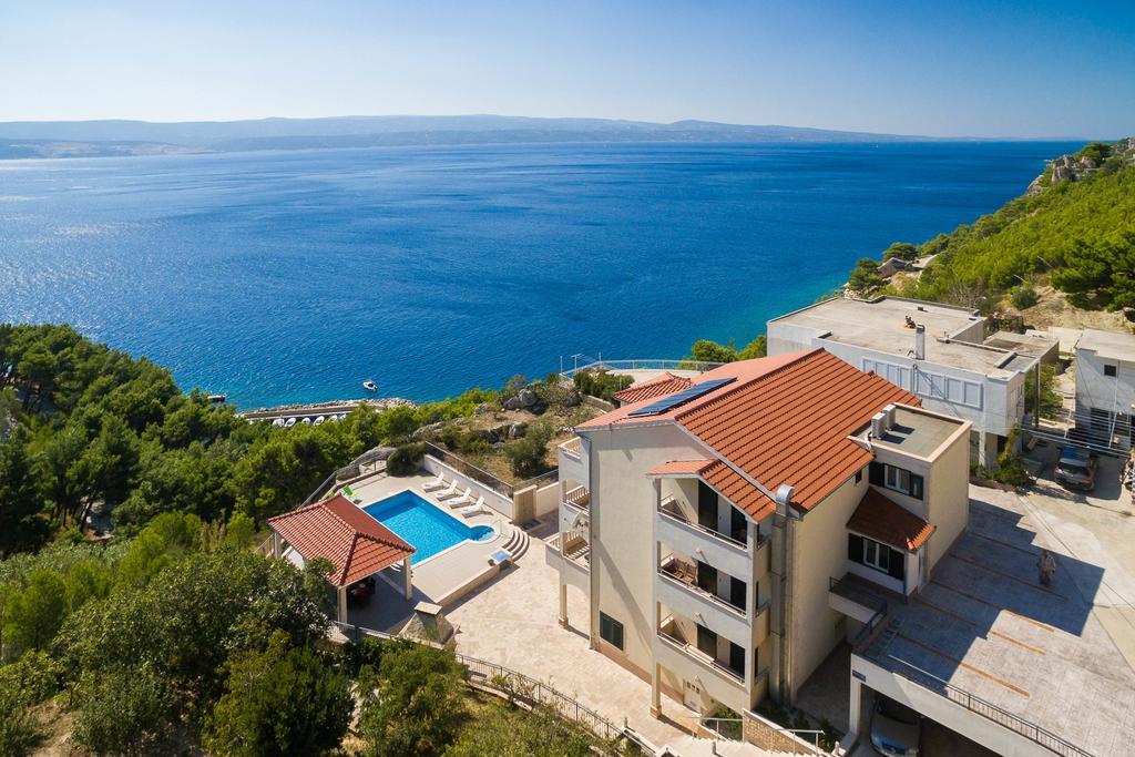 Beachfront Apartments Lara 오미스 외부 사진