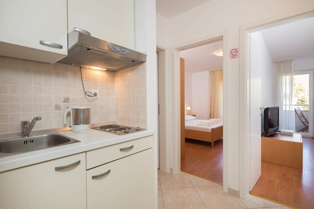Beachfront Apartments Lara 오미스 외부 사진