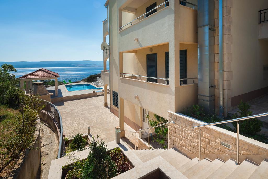 Beachfront Apartments Lara 오미스 외부 사진