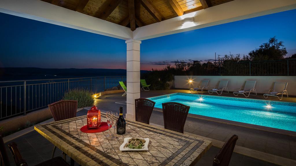 Beachfront Apartments Lara 오미스 외부 사진