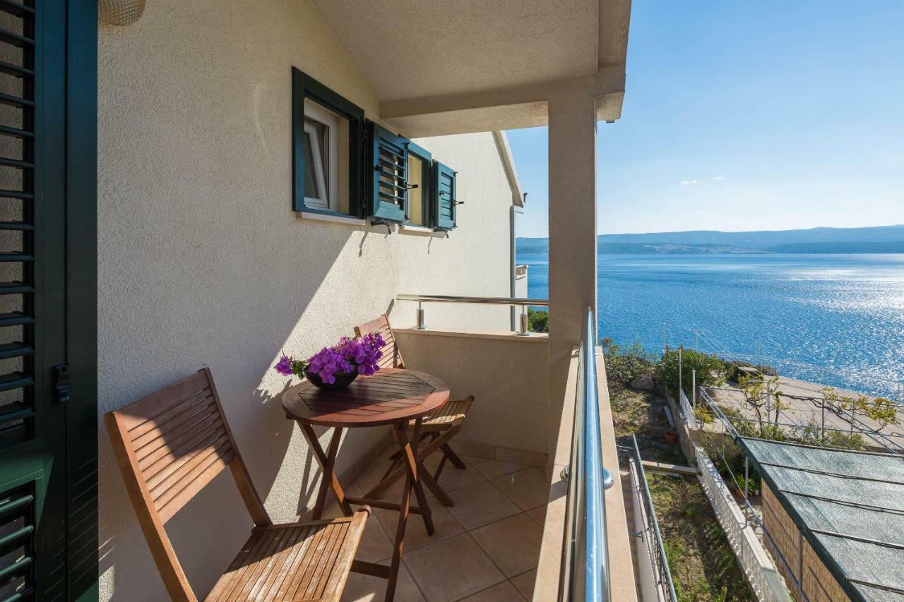 Beachfront Apartments Lara 오미스 객실 사진